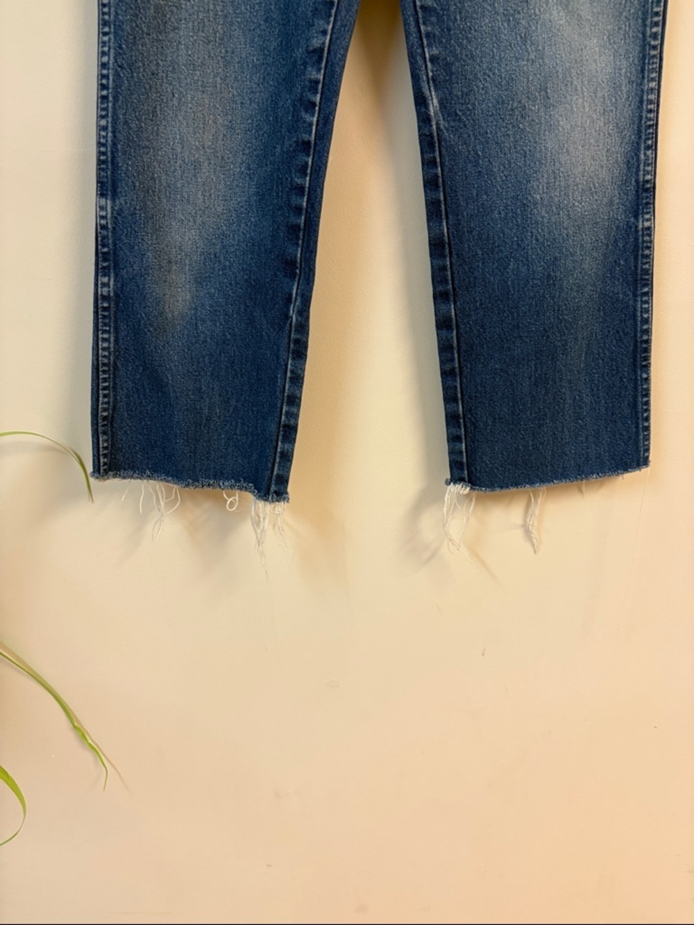 VINTAGE 90'S WRANGLER Men’s Medium Wash Straight Jeans with Raw Hem size 31 - Picture 3 of 5